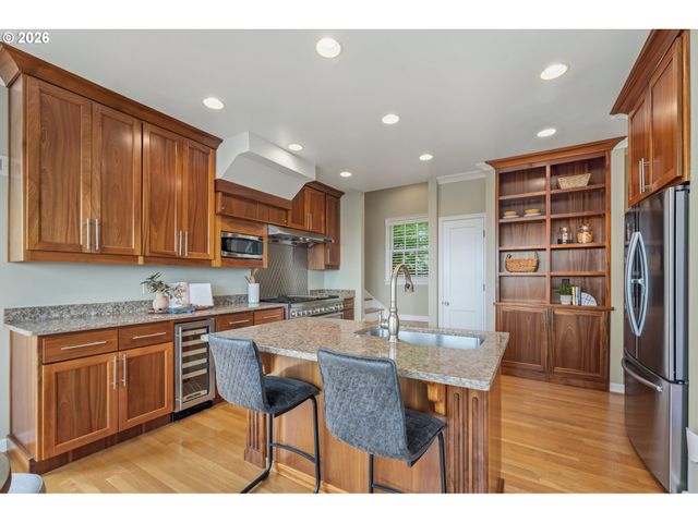 500 Nw MAYWOOD Dr, Portland, OR 97210