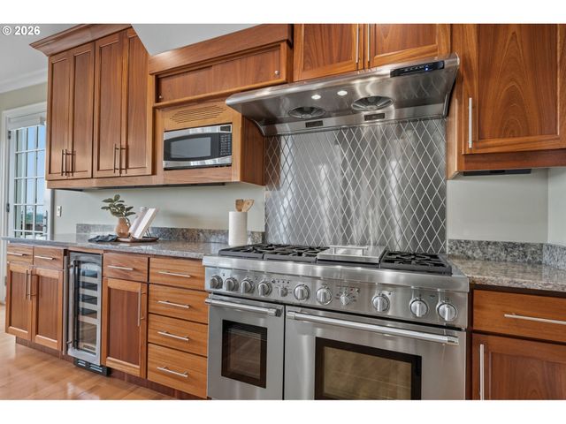 500 Nw MAYWOOD Dr, Portland, OR 97210