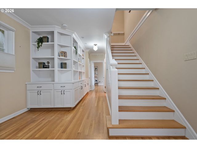 500 Nw MAYWOOD Dr, Portland, OR 97210