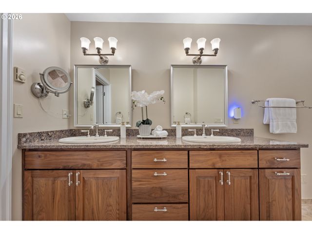 500 Nw MAYWOOD Dr, Portland, OR 97210