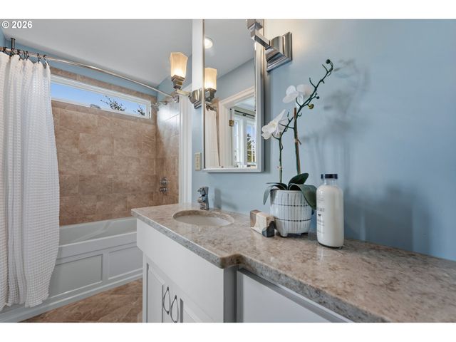 500 Nw MAYWOOD Dr, Portland, OR 97210