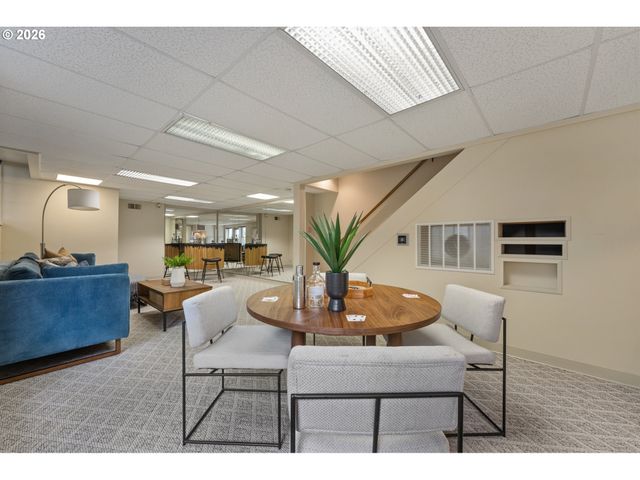 500 Nw MAYWOOD Dr, Portland, OR 97210