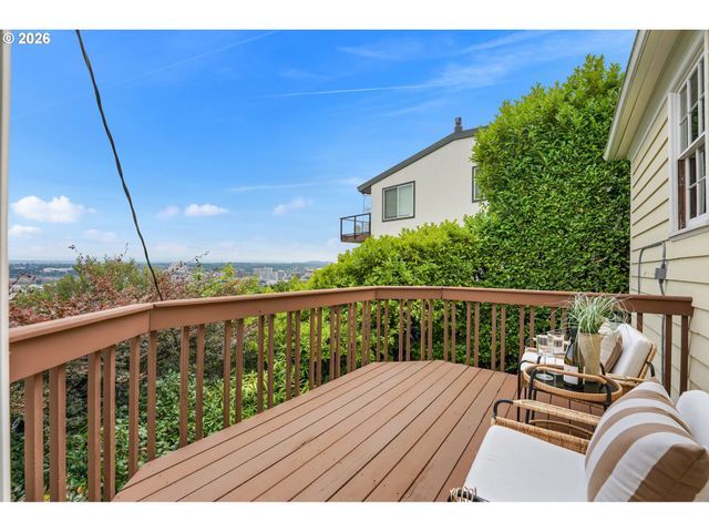 500 Nw MAYWOOD Dr, Portland, OR 97210