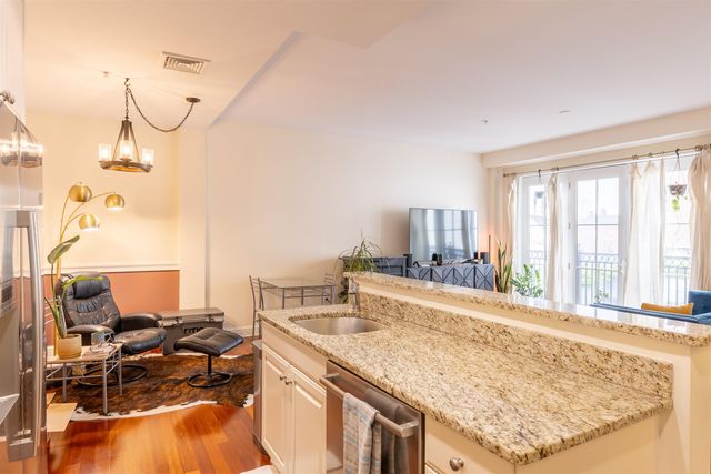 77 Hanover St Unit 11, Portsmouth, NH 03801