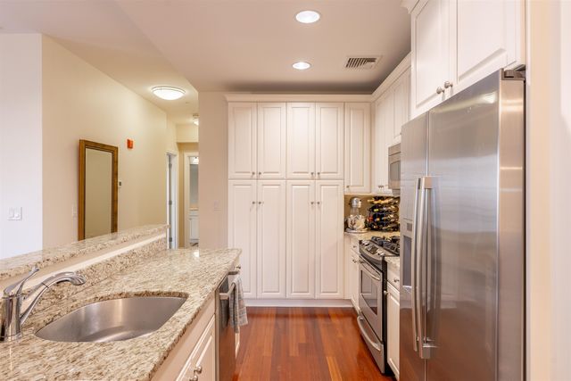 77 Hanover St Unit 11, Portsmouth, NH 03801