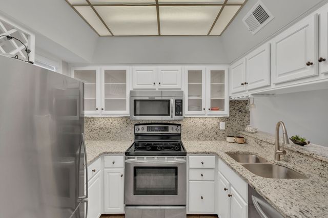 107 W End Pl, Nashville, TN 37205