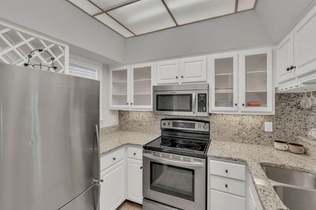 107 W End Pl, Nashville, TN 37205