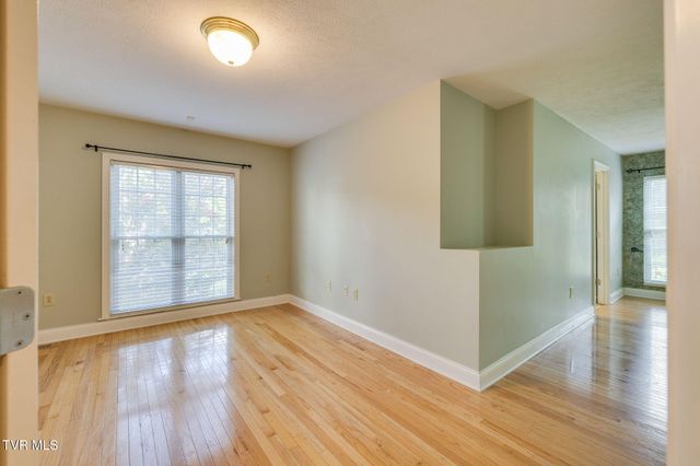 1031 Hickory View Drive, Morristown, TN 37814