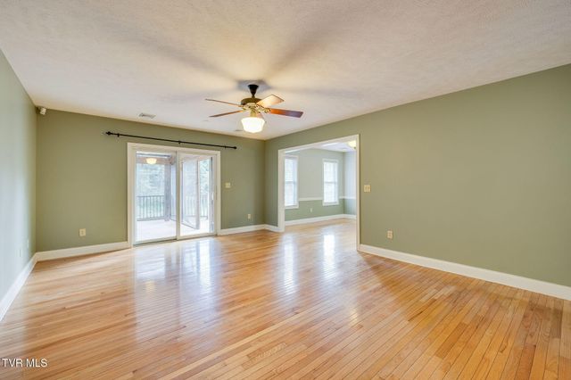 1031 Hickory View Drive, Morristown, TN 37814