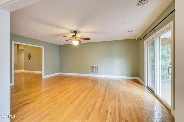 1031 Hickory View Drive, Morristown, TN 37814