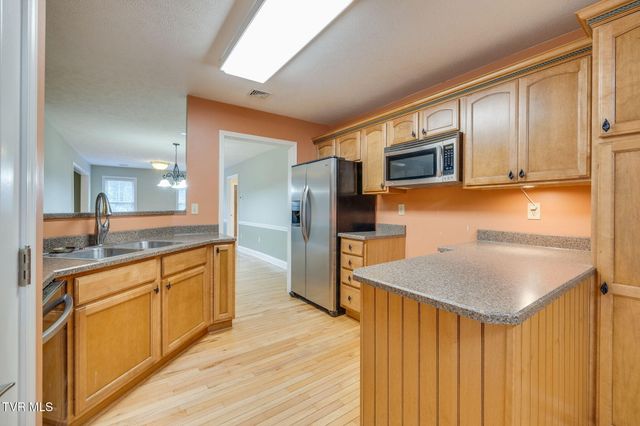 1031 Hickory View Drive, Morristown, TN 37814