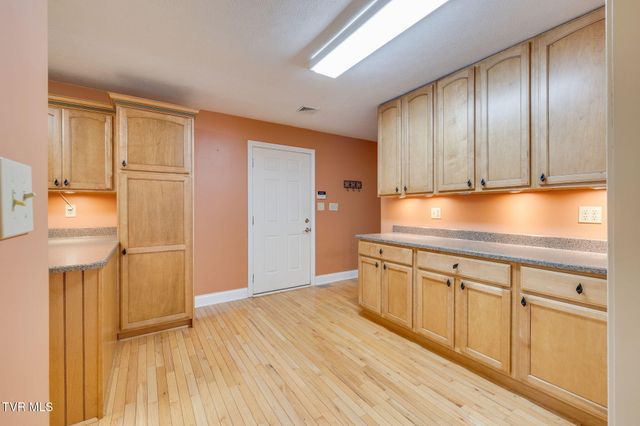 1031 Hickory View Drive, Morristown, TN 37814