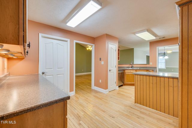 1031 Hickory View Drive, Morristown, TN 37814