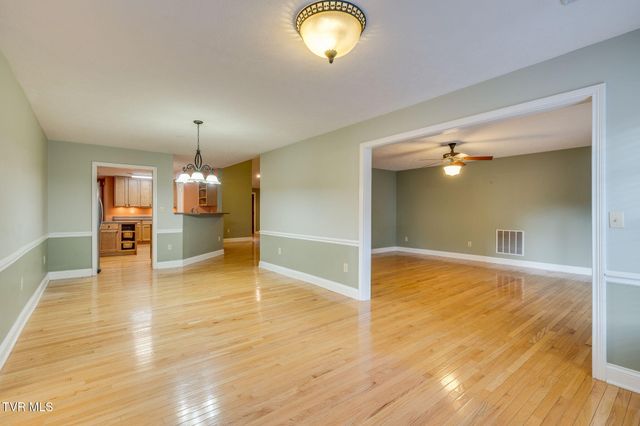 1031 Hickory View Drive, Morristown, TN 37814