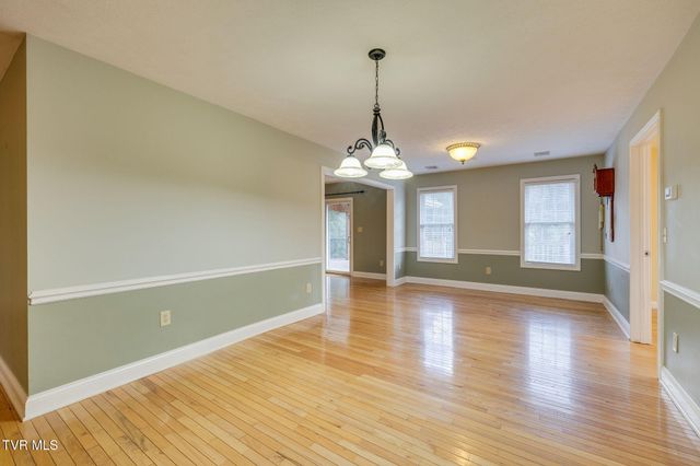 1031 Hickory View Drive, Morristown, TN 37814