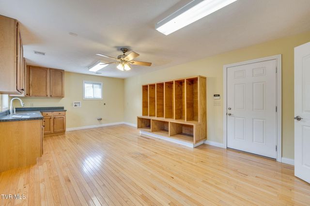 1031 Hickory View Drive, Morristown, TN 37814