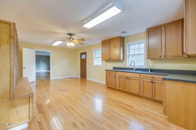 1031 Hickory View Drive, Morristown, TN 37814