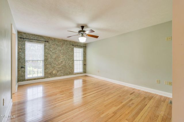 1031 Hickory View Drive, Morristown, TN 37814