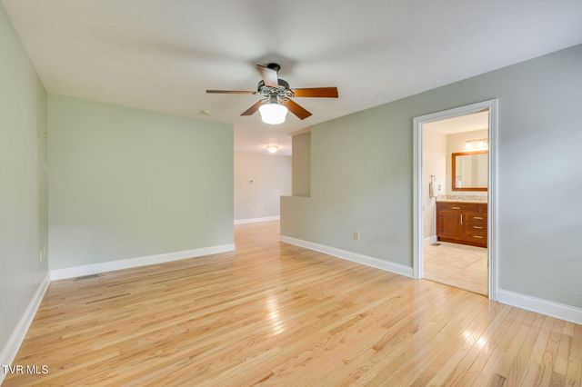 1031 Hickory View Drive, Morristown, TN 37814