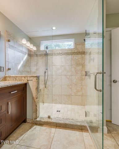 1031 Hickory View Drive, Morristown, TN 37814