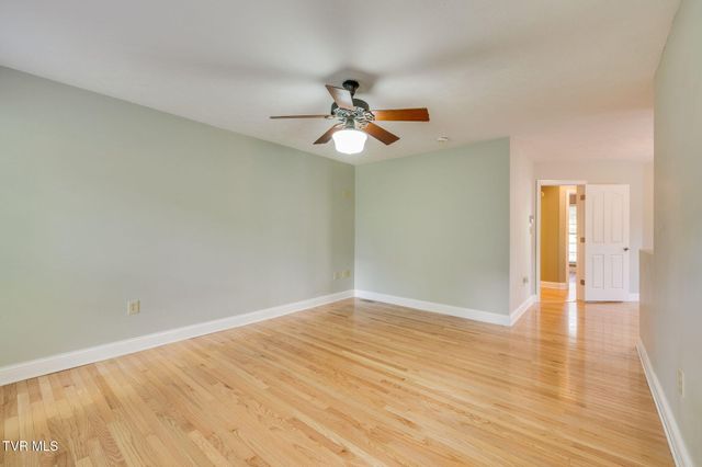 1031 Hickory View Drive, Morristown, TN 37814