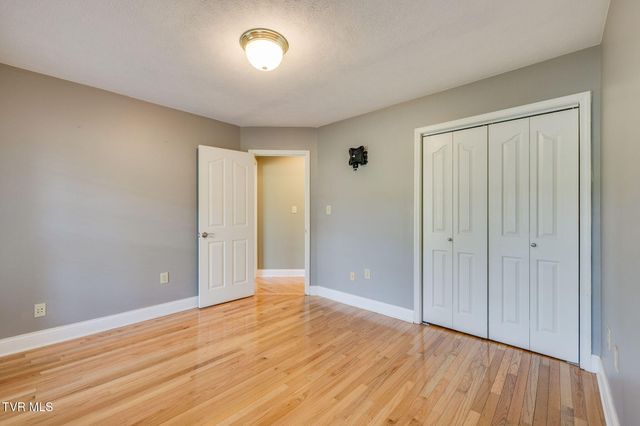 1031 Hickory View Drive, Morristown, TN 37814