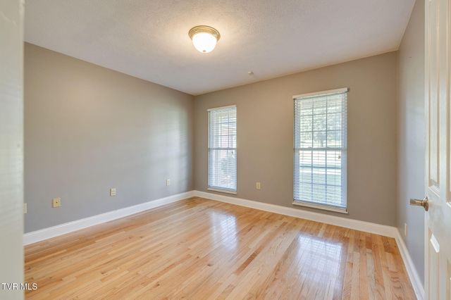 1031 Hickory View Drive, Morristown, TN 37814