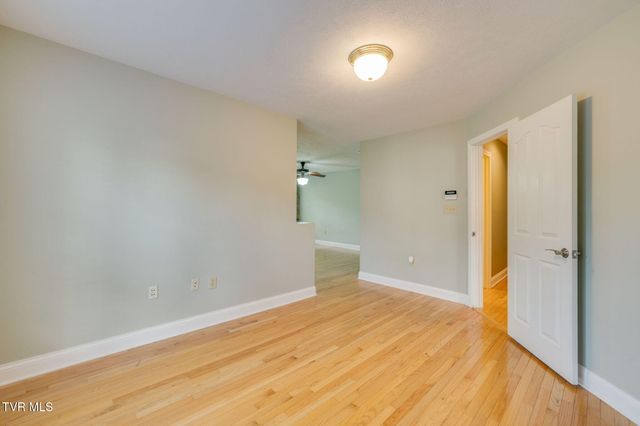 1031 Hickory View Drive, Morristown, TN 37814