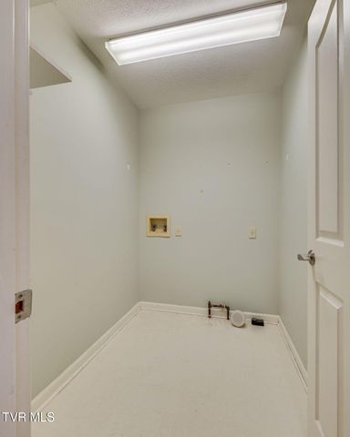 1031 Hickory View Drive, Morristown, TN 37814