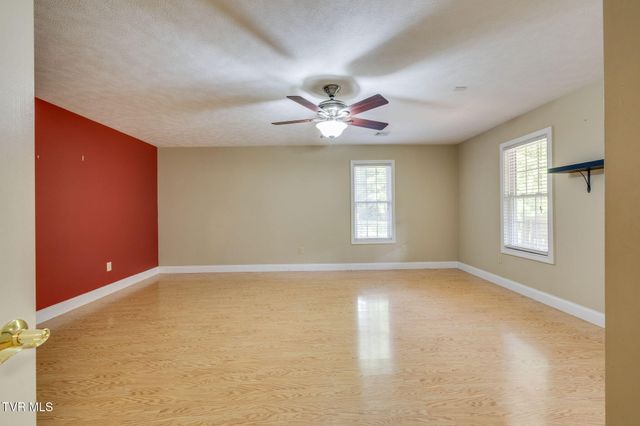 1031 Hickory View Drive, Morristown, TN 37814