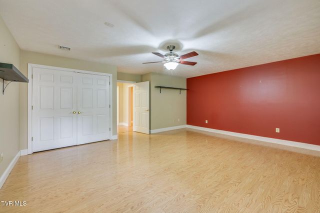 1031 Hickory View Drive, Morristown, TN 37814