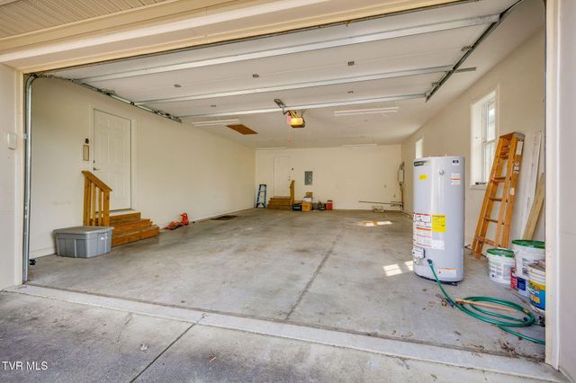 1031 Hickory View Drive, Morristown, TN 37814