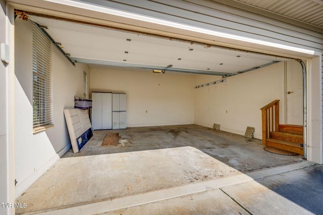 1031 Hickory View Drive, Morristown, TN 37814