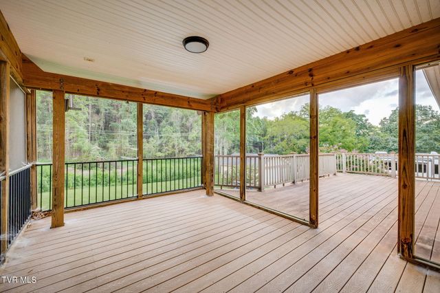 1031 Hickory View Drive, Morristown, TN 37814