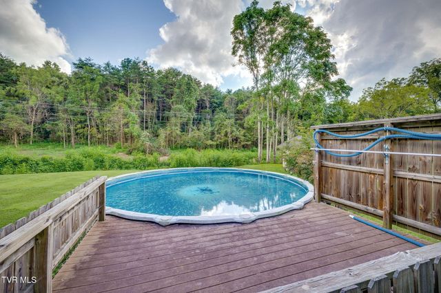 1031 Hickory View Drive, Morristown, TN 37814