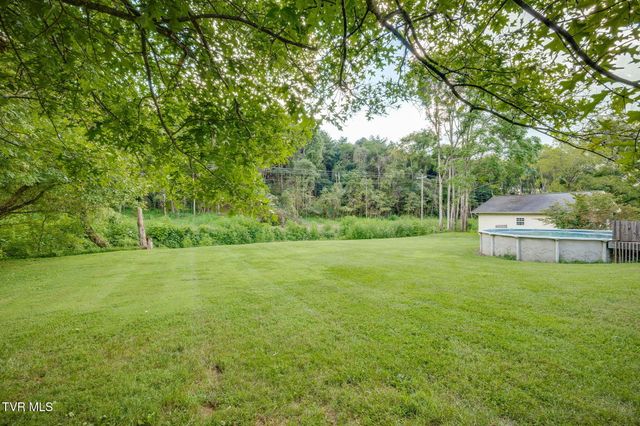 1031 Hickory View Drive, Morristown, TN 37814