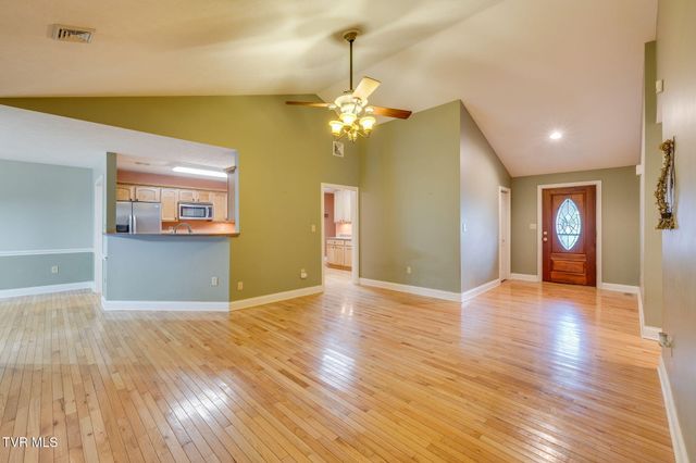 1031 Hickory View Drive, Morristown, TN 37814