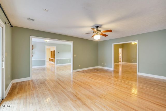 1031 Hickory View Drive, Morristown, TN 37814