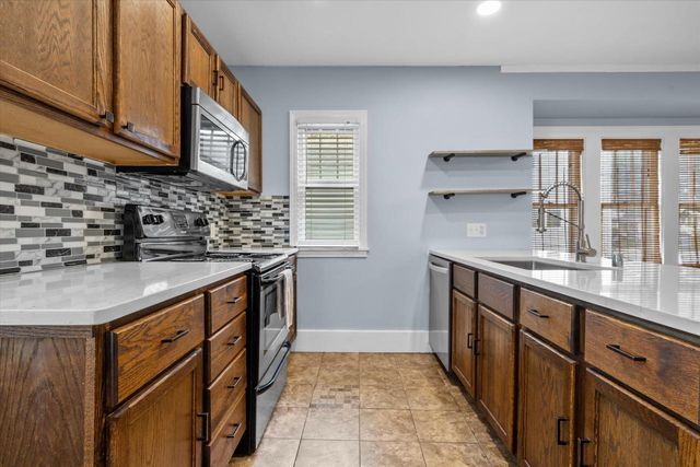 506 W College AVENUE, Waukesha, WI 53186