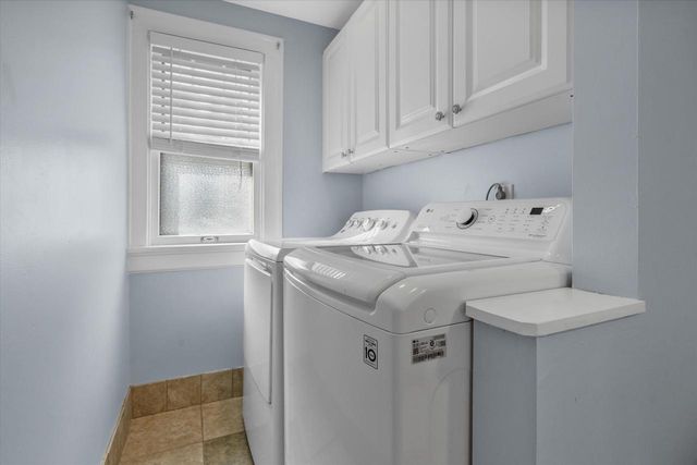 506 W College AVENUE, Waukesha, WI 53186