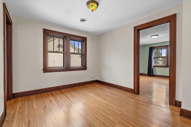 506 W College AVENUE, Waukesha, WI 53186