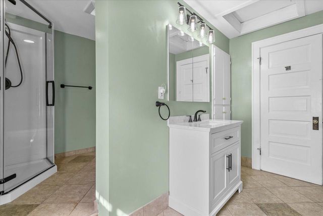 506 W College AVENUE, Waukesha, WI 53186
