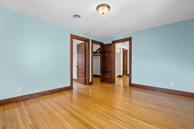 506 W College AVENUE, Waukesha, WI 53186
