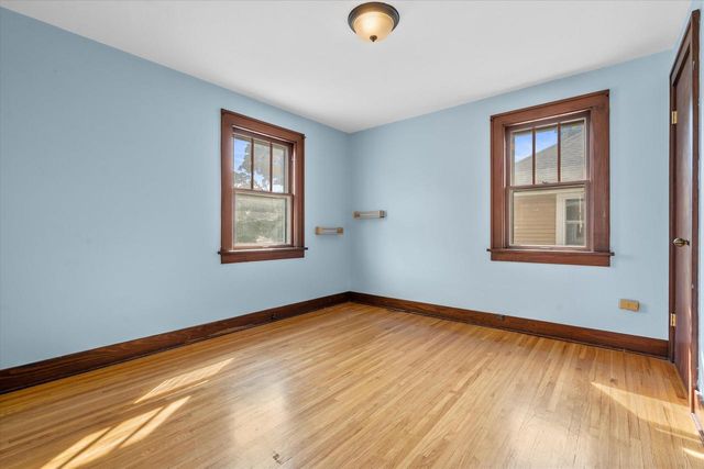 506 W College AVENUE, Waukesha, WI 53186