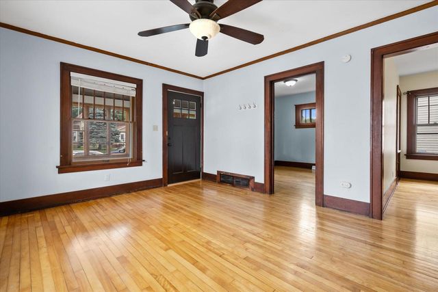 506 W College AVENUE, Waukesha, WI 53186