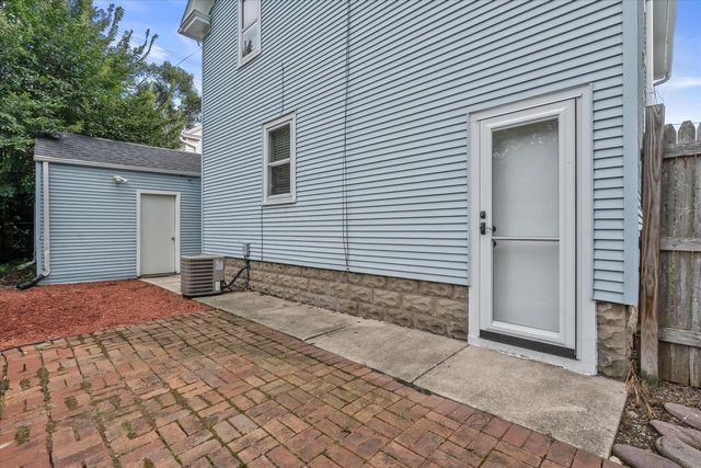 506 W College AVENUE, Waukesha, WI 53186