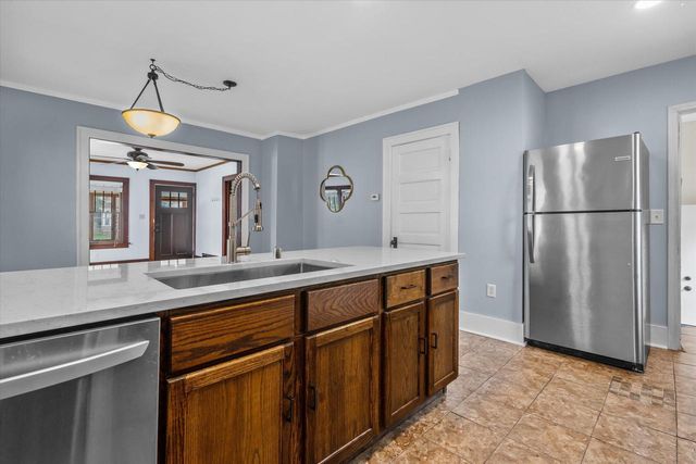 506 W College AVENUE, Waukesha, WI 53186