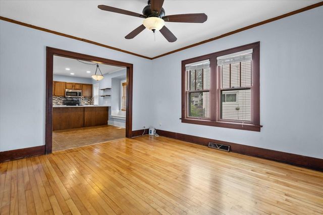 506 W College AVENUE, Waukesha, WI 53186