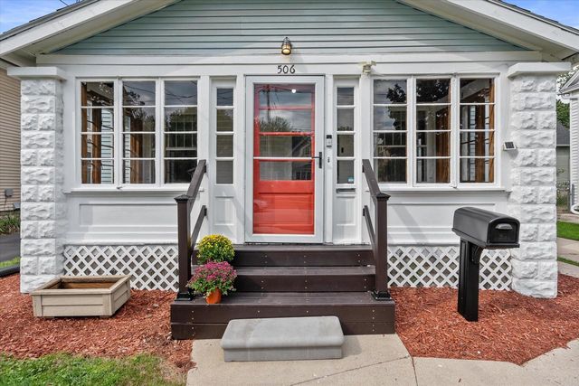 506 W College AVENUE, Waukesha, WI 53186