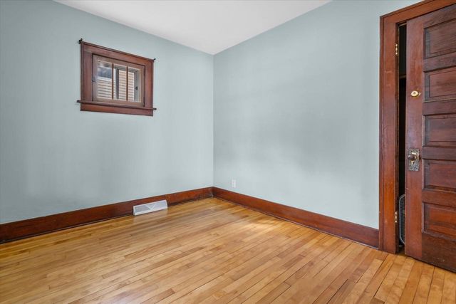 506 W College AVENUE, Waukesha, WI 53186
